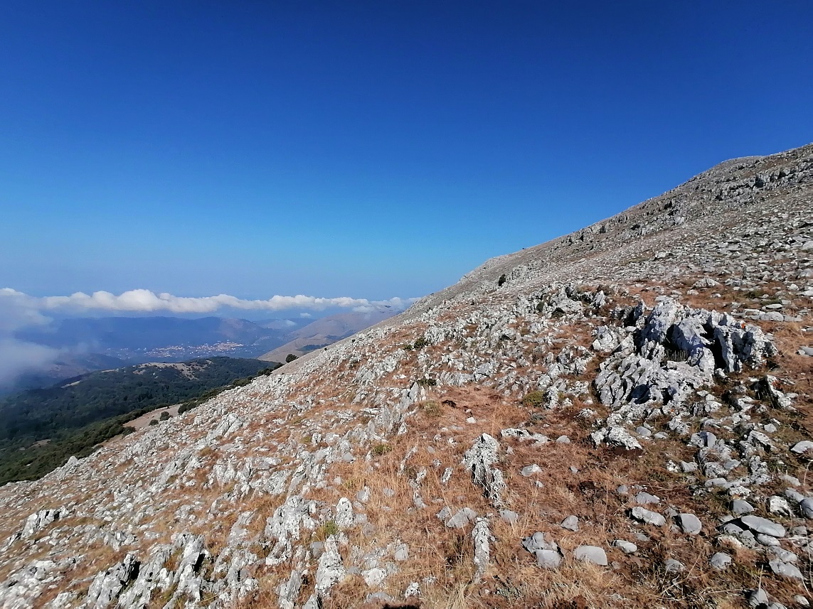camminare per le pendici del monte bulgaria in campania trekking con un tour di lusso personalizzato
