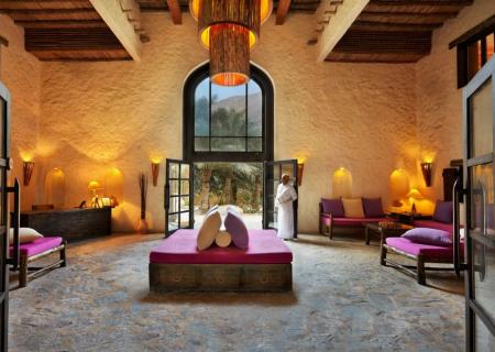Oman Musandam Six Senses Zighy Bay resort di lusso come base per escursioni nel deserto e mare