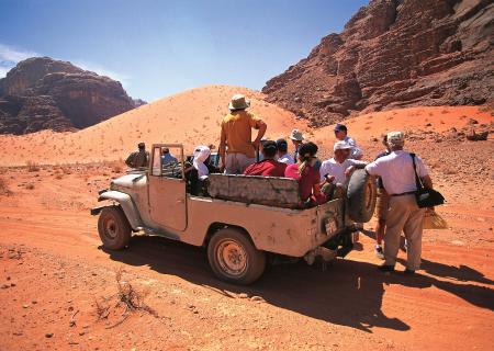Viaggia in fuoristrada con accompagnatore esperto - Giordania Wadi Rum davide guglielmi contemporary art of travel