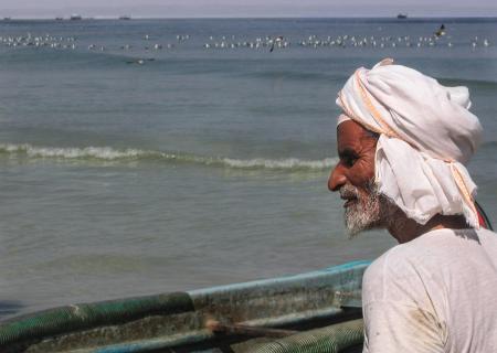 foto di pescatori in Oman a Khaluf itinerario che comprende mare e deserto