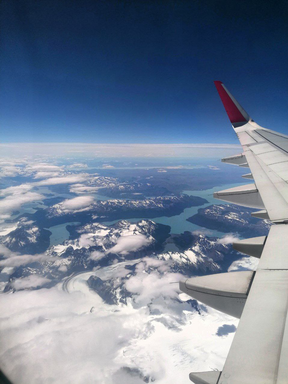volo-panorama-aereo-ghiacciai-neve-montagne