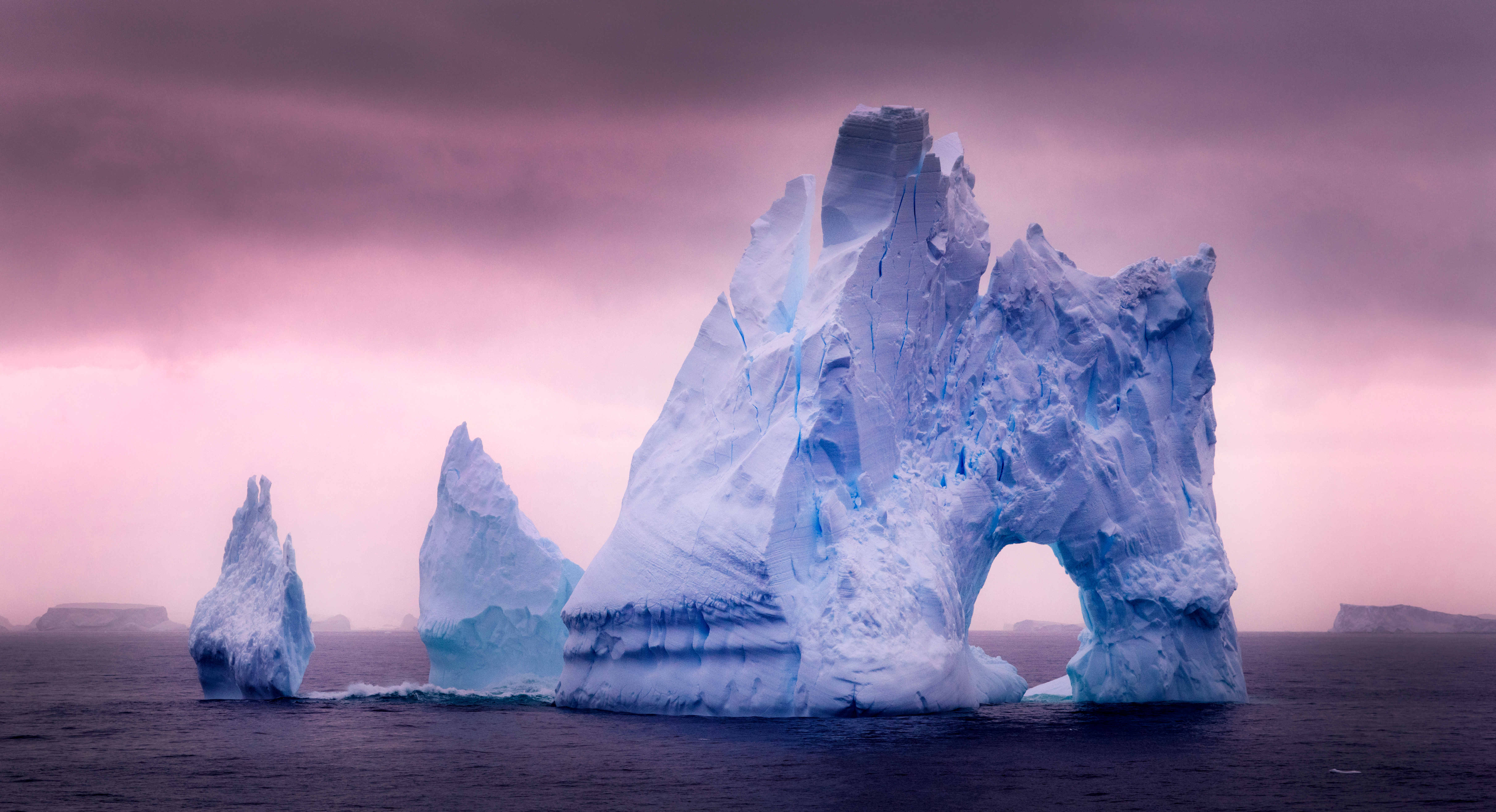 Destinazioni_Antartide_Antarctica XXI_Ruslan Eliseev_iceberg_davide guglielmi_contemporary art of travel