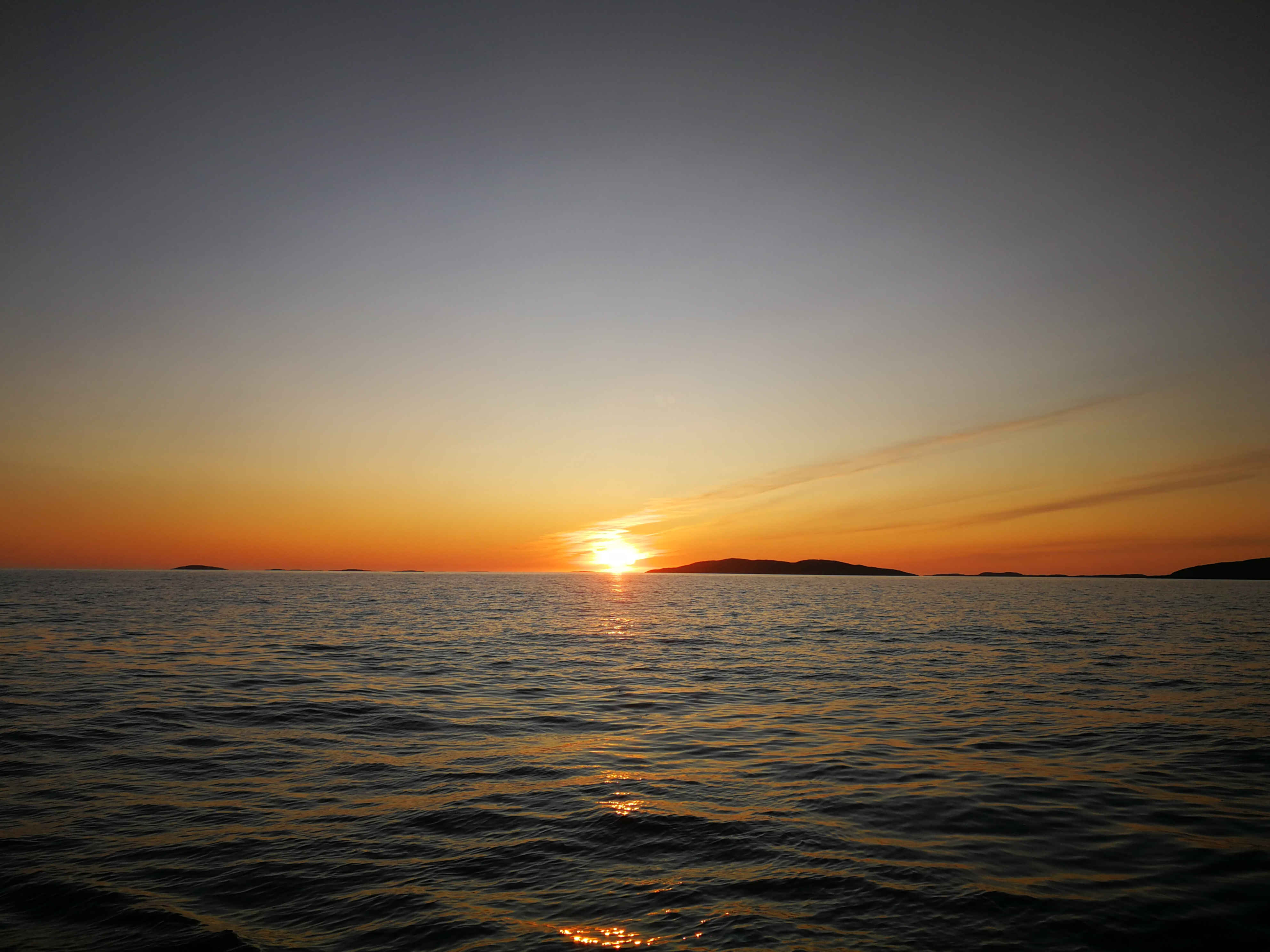 Groenlandia occidentale tour a Sisimiut vedendo il sole di mezzanotte e il tramontodalla barca