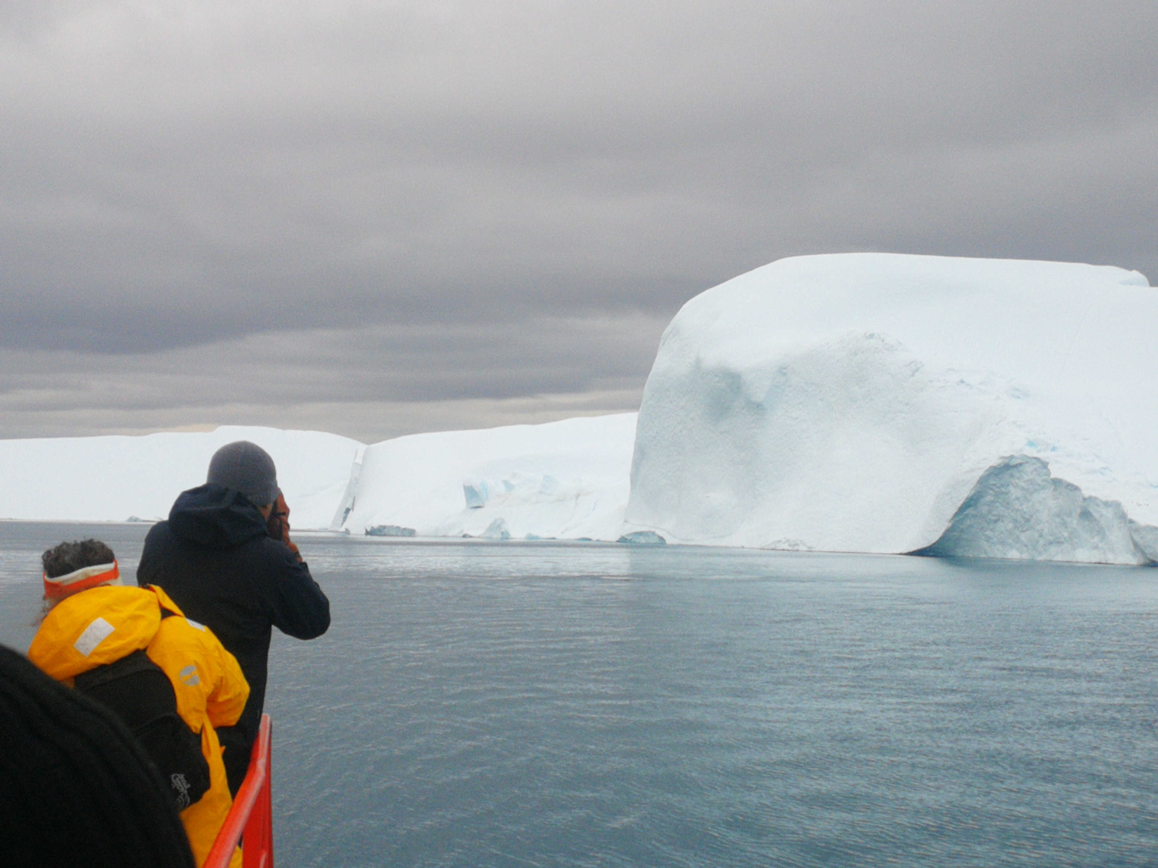 vicino polo nord in groenlandia Baia di Disko Iceberg avvistato con uscita in barca