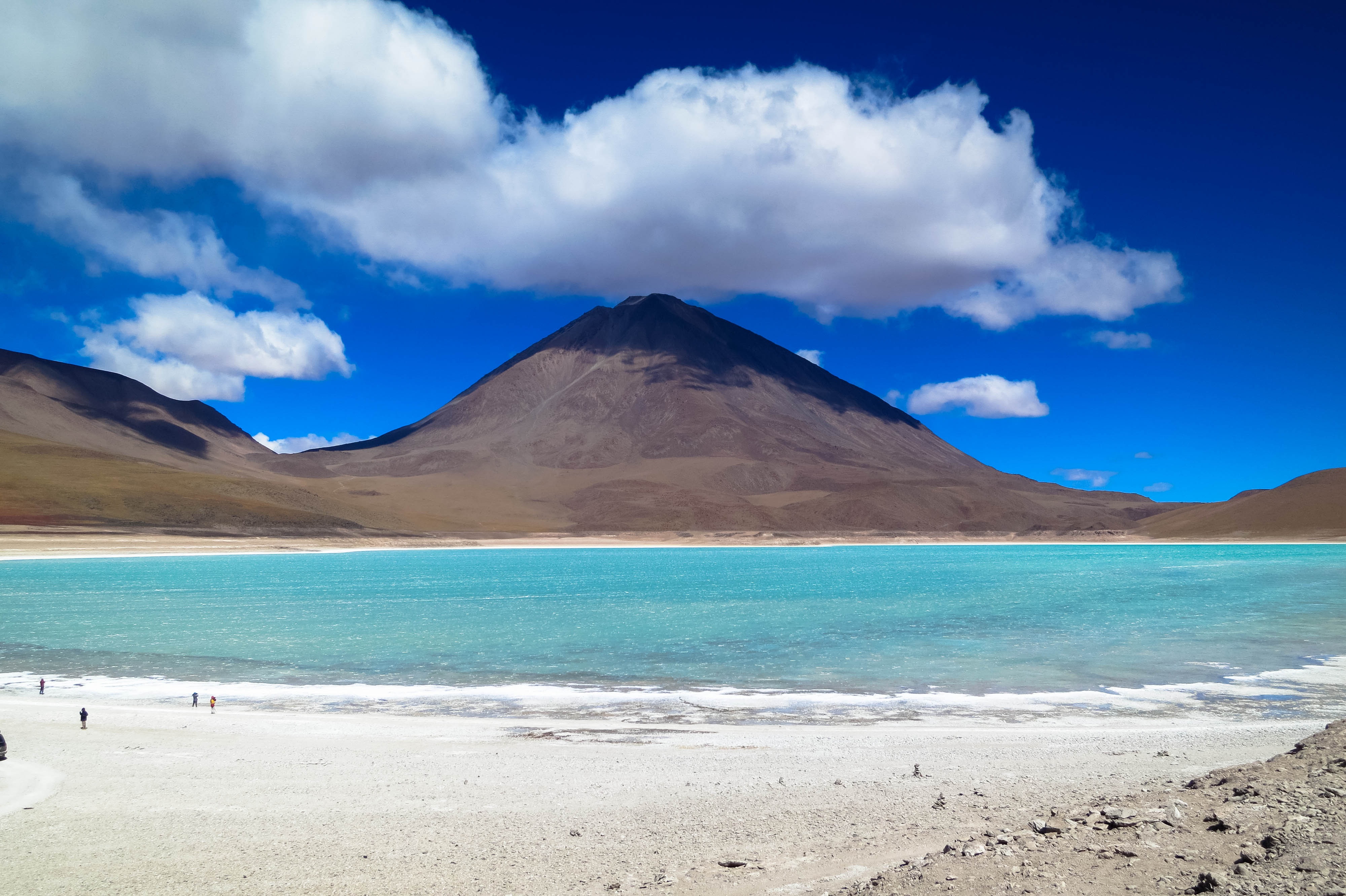 Viaggiare in Cile e visitare le Lagune altiplaniche accompagnati da davide guglielmi di contemporary art of travel
