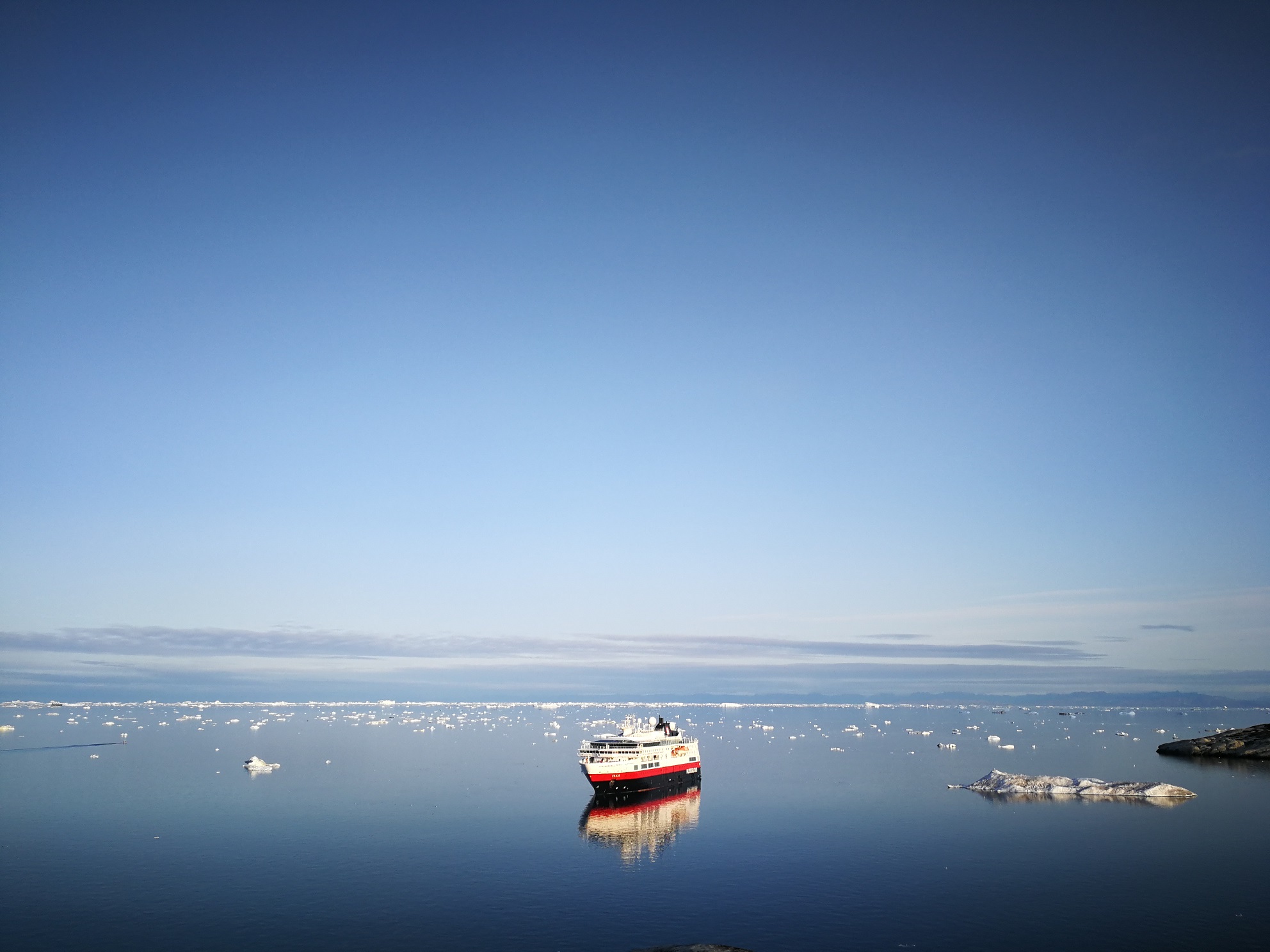 crociera di spedizione in Groenlandia con escursione nella baia di disko presso ilulissat fra gli iceberg