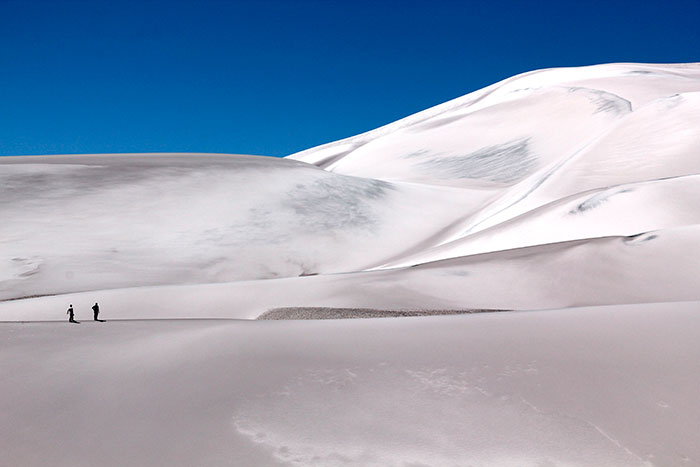 Dune bianche giganti nella Puna dell'estremo nord dell'Argentina