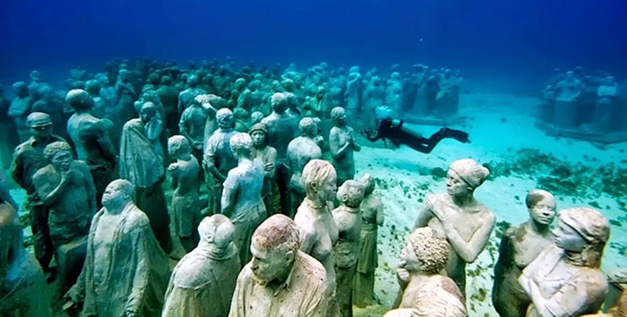 MUSA Isla Mujeres museo sottomarino con sculture statue e sub