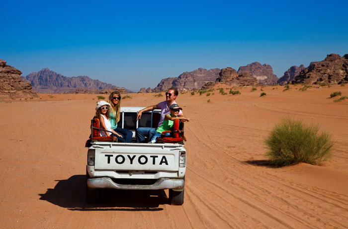 Noleggio jeep 4x4 e autista privato per Safari nel Wadi Rum