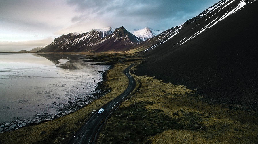 panorama sui fiordi islandesi e le loro spiagge nere