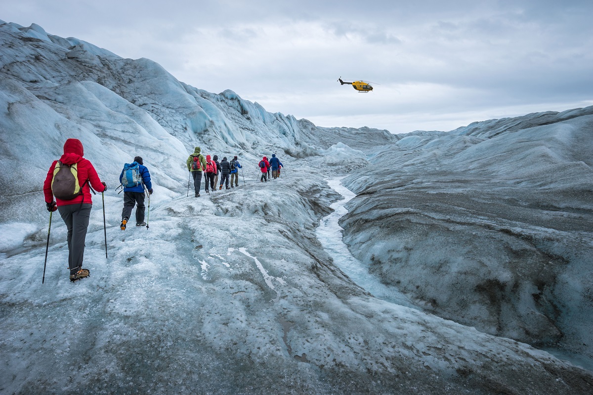 escursione organizzata per quark expeditions e trasferimento in elicottero per hiking con ramponi sul ghiaccio in Groenlandia