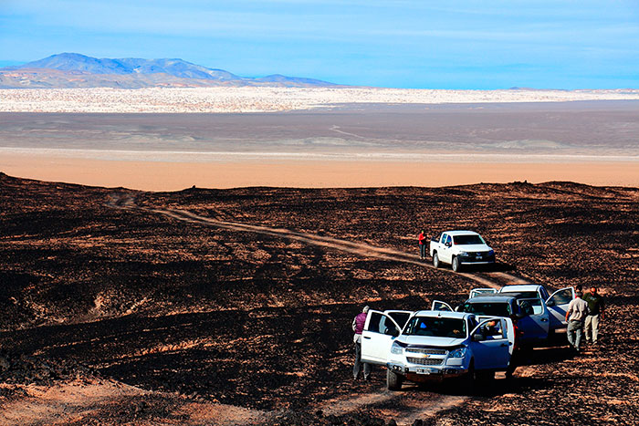 Safari in fuoristrada 4x4 nel deserto di Puna raggiungendo il vulcano Carachi Pampa