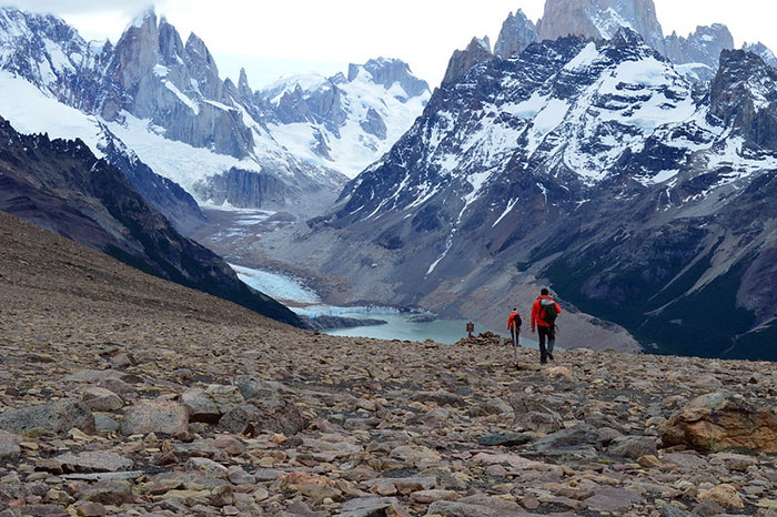 Uno dei trekking più belli della Patagonia argentina è quello di Loma del Pliegue Tumbado a El Chalten Fitz Roy