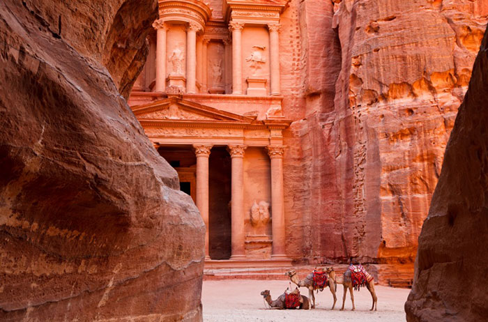 viaggio a Petra in auto con autista privato passando per la strada dei re in Giordania