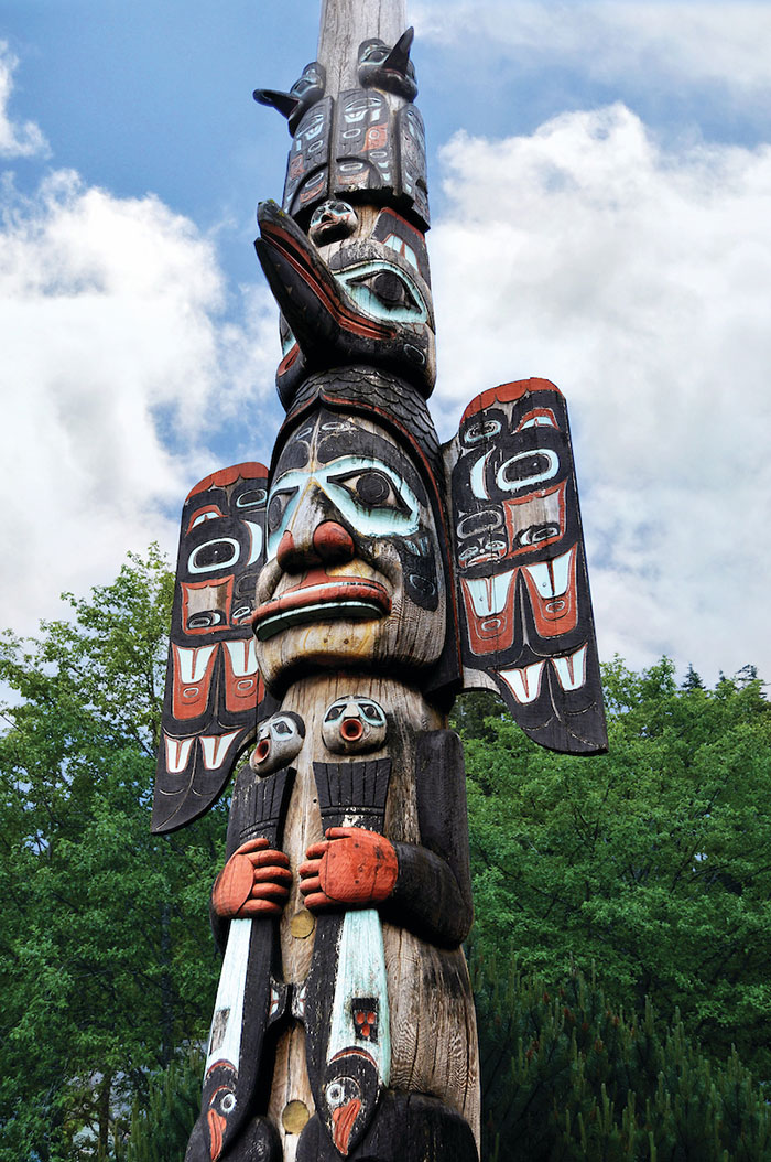 Visitare l'Alaska e i totem in legno realizzati dalle culture locali