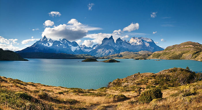 Visitare il Lago Pehoe a Torres del Paine in Cile con escursione lungo sentieri meravigliosi