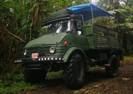 attraversare la riserva naturale in jeep 4x4 per raggiungere l'ecolodge selva bananito lodge in costa rica