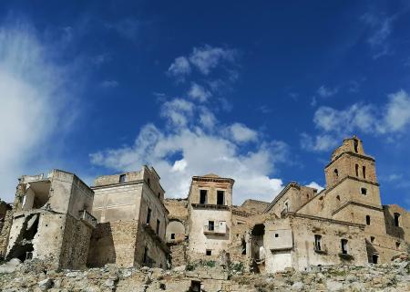 visita a Craco organizzata da tour operator italiano per scoprire posti segreti e abbandonati in Basilicata con guide specializzate