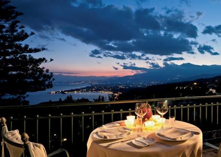 luxury hotel belmond timeo mangia nel ristorante gourmet con lo splendido panorama di Taormina per passare una vacanza di lusso, foto di Genius Loci