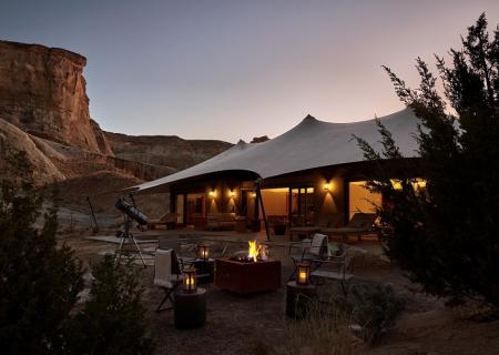camp sakira è un campo tendato di lusso nel deserto di Amangiri, un luxury hotel in posizione perfetta per visitare i parchi nazionali dello Utah e organizzare spettacolari itinerari per il tuo road trip