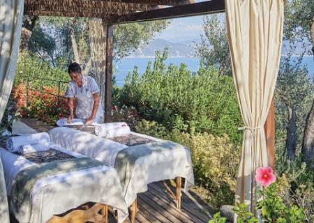 goditi un momento di puro relax nella spa dello splendido hotel di lusso a Portofino, foto di Tyson Sadlo