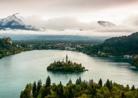 visita guidata al bled lago in Slovenia viaggio di gruppo in estate