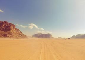 Opinioni su Viaggio breve in Giordania. Foto del deserto Wadi Rum in fuoristrada 4x4