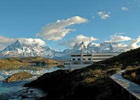 explora patagonia hotel a torres del paine in Cile vista su lago pehoe e cuernos