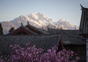 conoscere l'antica cultura orientale con visite guidate e viaggi su misura. Foto Amandayan in Cina montagna innevata drago di giada yulong xuesh