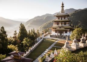 amankora lodge di lusso in bhutan Thimphu Punakha, tempio buddista immerso nella natura
